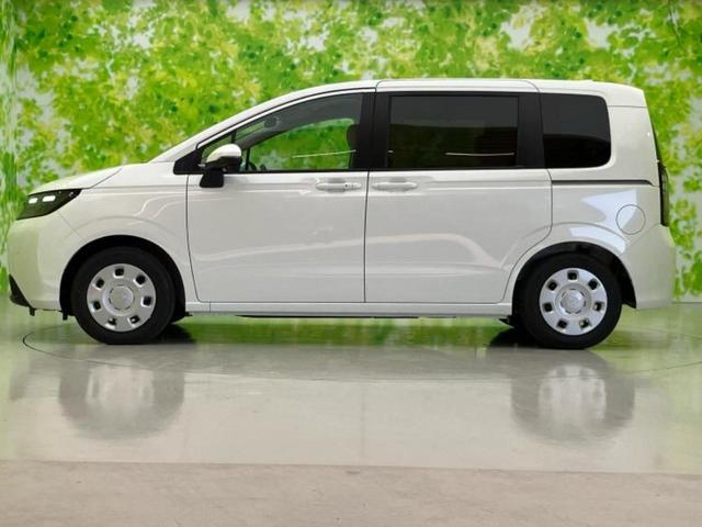 フリード ＡＩＲ　保証書／純正　８インチ　ナビ／ホンダセンシング／両側電動スライドドア／車線逸脱防止支援システム／登録済未使用車／ヘッドランプ　ＬＥＤ／ＵＳＢジャック／Ｂｌｕｅｔｏｏｔｈ接続／ＥＢＤ付ＡＢＳ　禁煙車（2枚目）