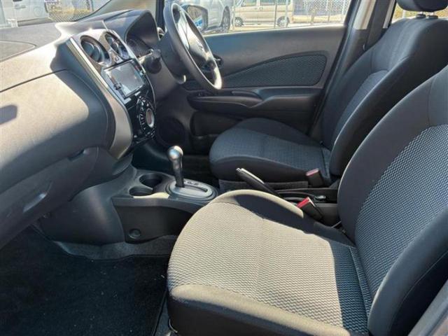 ノート X DIG-S Vセレクションプラスセーフティ 新品タイヤ/純正 SDナビ/エマージェンシーブレーキ/車線逸脱防止支援システム/ドライブレコーダー 社外/Bluetooth接続/ETC/EBD付ABS/横滑り防止装置/フルセグTV/DVD ドラレコ(6枚目)