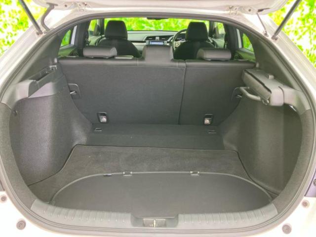 シビック ヒョウジュン　純正　ＳＤナビ／ホンダセンシング／シートヒーター　前席／車線逸脱防止支援システム／ヘッドランプ　ＬＥＤ／ＵＳＢジャック／Ｂｌｕｅｔｏｏｔｈ接続／ＥＴＣ／ＥＢＤ付ＡＢＳ／横滑り防止装置　ＤＶＤ再生（8枚目）