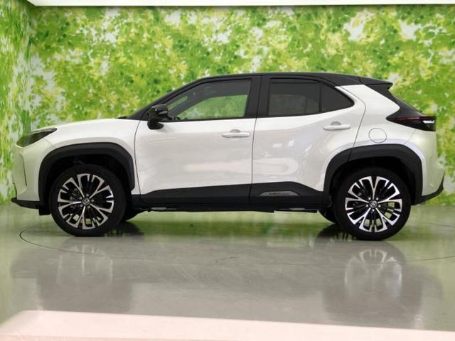 ヤリスクロス ハイブリッドＺ　保証書／ディスプレイオーディオ＋ナビ８インチ／トヨタセーフティセンス／シートヒーター　前席／パノラミックビューモニター／車線逸脱防止支援システム／シート　ハーフレザー／ヘッドランプ　ＬＥＤ　電動シート（2枚目）