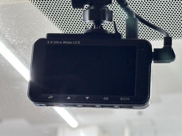 ドライブレコーダー装備してますよ。 思いでの記録や万が一の時の記録にも便利ですね。