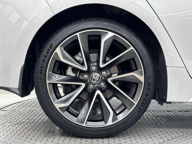 アルミホイールです。 路面に力を伝えるホイール部分は特に目立ちますよね。 ホイールひとつで車のイメージも大きく変わりますね。