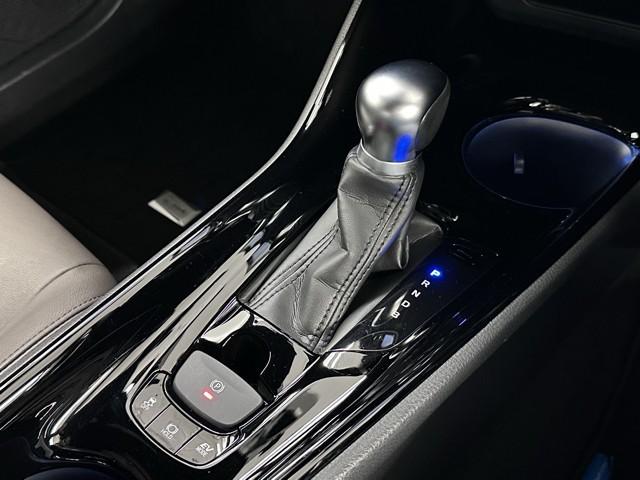 Ｃ－ＨＲ Ｇ　ドライブレコーダー付　衝突軽減　ＥＳＣ　キーレスエントリー　Ｉストップ　ＬＥＤライト　Ｂカメ　盗難防止システム　ナビ＆ＴＶ　半革シート　地デジ　オートクルーズコントロール　整備記録簿　スマートキー（10枚目）