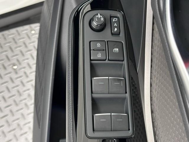 Ｃ－ＨＲ Ｇ　ドライブレコーダー付　衝突軽減　ＥＳＣ　キーレスエントリー　Ｉストップ　ＬＥＤライト　Ｂカメ　盗難防止システム　ナビ＆ＴＶ　半革シート　地デジ　オートクルーズコントロール　整備記録簿　スマートキー（15枚目）