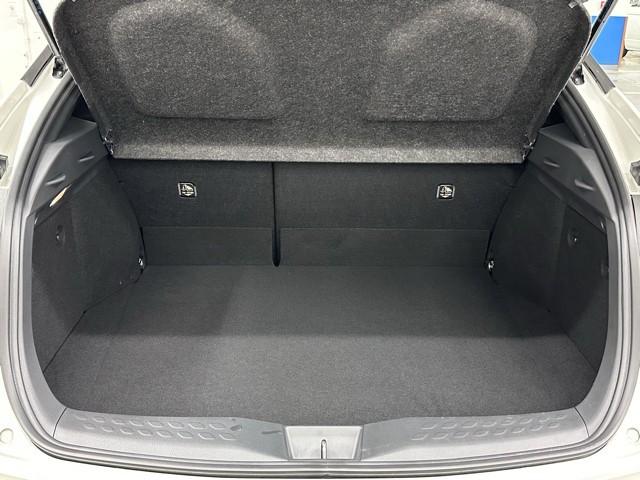 Ｃ－ＨＲ Ｇ　ドライブレコーダー付　衝突軽減　ＥＳＣ　キーレスエントリー　Ｉストップ　ＬＥＤライト　Ｂカメ　盗難防止システム　ナビ＆ＴＶ　半革シート　地デジ　オートクルーズコントロール　整備記録簿　スマートキー（18枚目）