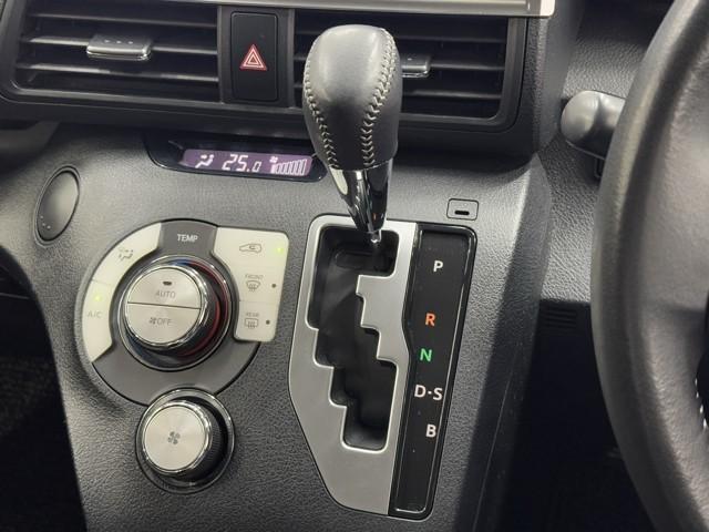 シエンタ G クエロ 点検記録簿 衝突被害軽減ブレーキ 両側パワースライドドア LEDヘッドランプ 4WD ドラレコ ナビ&TV バックカメラ ミュージックプレイヤー接続可 ETC メモリーナビ 盗難防止装置 キーレス(12枚目)