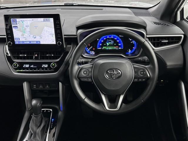 カローラクロス ハイブリッド　Ｚ　パノラミックモニター　ムーンルーフ　ＡＣ１００Ｖ電源　衝突軽減Ｂ　記録簿有　フルセグテレビ　スマキ－　ワンオーナ　半レザー　クルーズコントロール　メモリナビ　イモビ　ＬＥＤ　ＡＣ　運転席Ｐシート（4枚目）