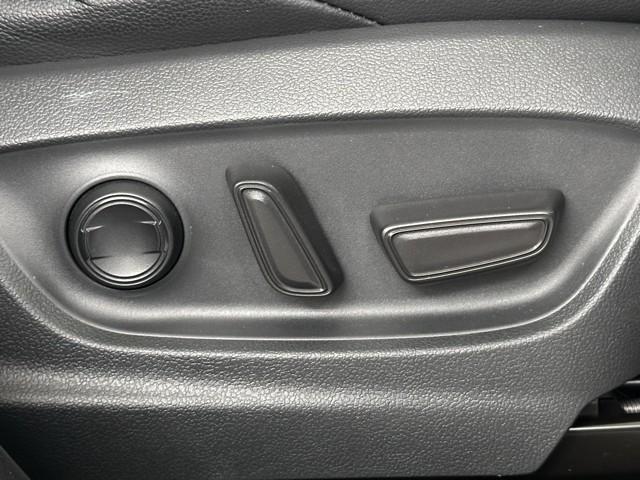 カローラクロス ハイブリッド　Ｚ　パノラミックモニター　ムーンルーフ　ＡＣ１００Ｖ電源　衝突軽減Ｂ　記録簿有　フルセグテレビ　スマキ－　ワンオーナ　半レザー　クルーズコントロール　メモリナビ　イモビ　ＬＥＤ　ＡＣ　運転席Ｐシート（14枚目）