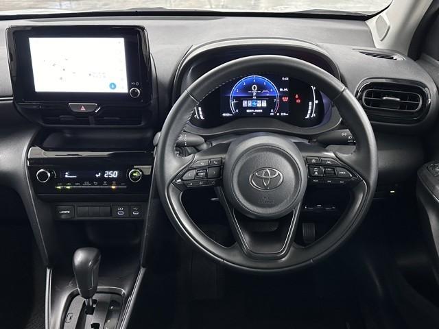 ヤリスクロス Ｇ　ＥＴＣ装備　リヤカメラ　点検記録簿　スマートエントリー　イモビライザー　オートエアコン　アルミホイール　キーレス　パワーウィンドウ　クルコン　ＡＢＳ　ドライブレコーダー　エアバッグ　パワーステアリング（4枚目）