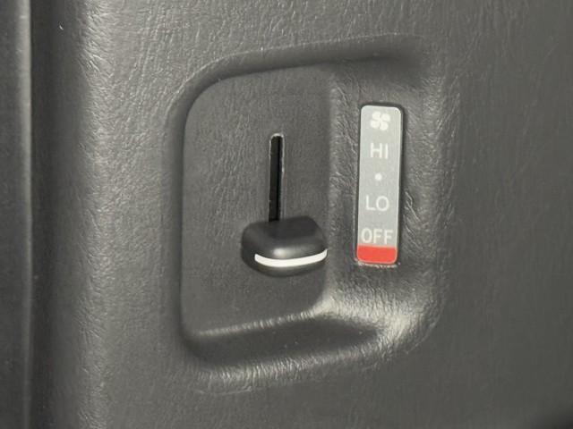 ハイエースバン スーパーGL ダークプライムII LEDヘットライト メモリーナビゲーション ミュージックプレイヤー接続可 地デジ スマキー ABS フルフラット 盗難警報装置 運転席エアバッグ リアクーラー オートエアコン パワーウインドウ 記録簿(11枚目)