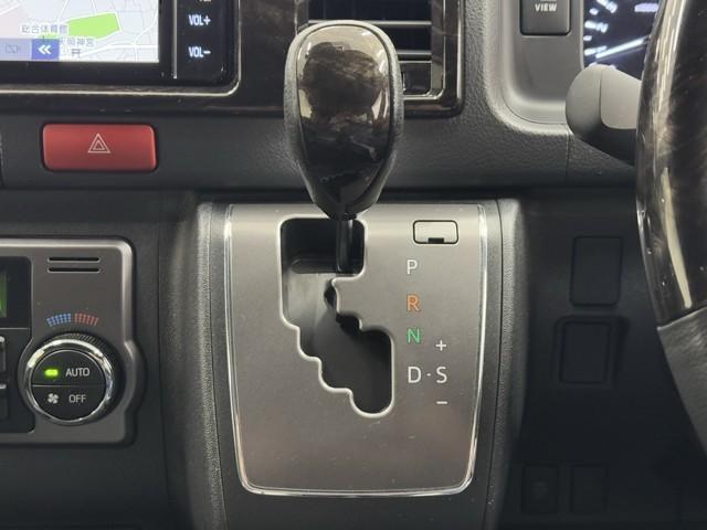 ハイエースバン スーパーGL ダークプライムII LEDヘットライト メモリーナビゲーション ミュージックプレイヤー接続可 地デジ スマキー ABS フルフラット 盗難警報装置 運転席エアバッグ リアクーラー オートエアコン パワーウインドウ 記録簿(13枚目)