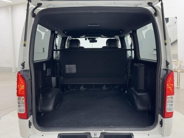 ハイエースバン スーパーGL ダークプライムII LEDヘットライト メモリーナビゲーション ミュージックプレイヤー接続可 地デジ スマキー ABS フルフラット 盗難警報装置 運転席エアバッグ リアクーラー オートエアコン パワーウインドウ 記録簿(18枚目)