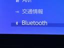 Bluetooth対応携帯電話ならハンズフリー通話だけでなく保存された音楽データもワイヤレスで再生できます。  一度設定すれば次からは携帯の電源をONにしておくだけで特に煩わしい操作も必要ありませんよ