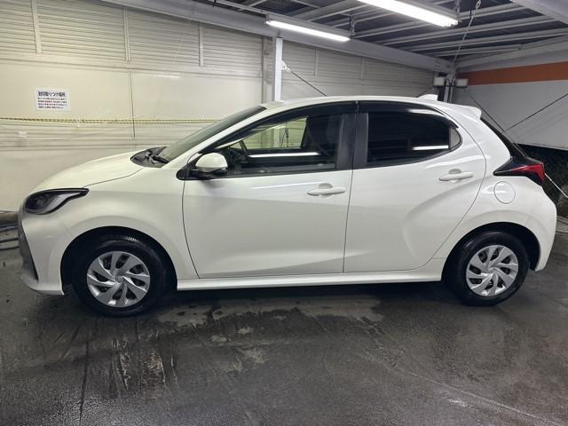 ヤリス ハイブリッドG LEDライト Iストップ サイドエアバッグ スマートキ ナビ Bモニター ドライブレコーダー ETC車載器 横滑り防止装置 クルコン セキュリティアラーム メディアプレイヤー接続 パワステ 点検記録簿(5枚目)