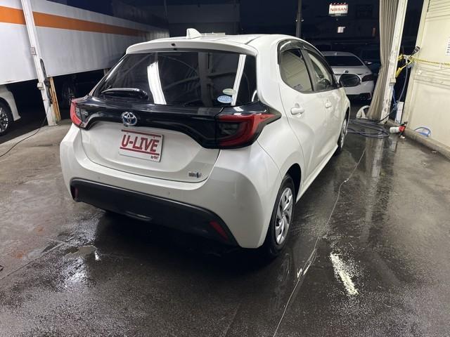 ヤリス ハイブリッドG LEDライト Iストップ サイドエアバッグ スマートキ ナビ Bモニター ドライブレコーダー ETC車載器 横滑り防止装置 クルコン セキュリティアラーム メディアプレイヤー接続 パワステ 点検記録簿(6枚目)