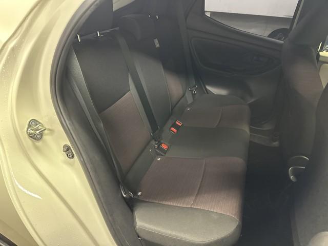 ヤリス ハイブリッドG LEDライト Iストップ サイドエアバッグ スマートキ ナビ Bモニター ドライブレコーダー ETC車載器 横滑り防止装置 クルコン セキュリティアラーム メディアプレイヤー接続 パワステ 点検記録簿(11枚目)