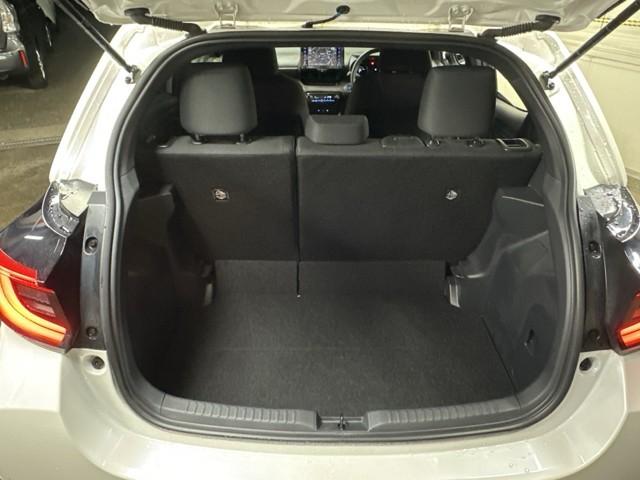 ヤリス ハイブリッドG LEDライト Iストップ サイドエアバッグ スマートキ ナビ Bモニター ドライブレコーダー ETC車載器 横滑り防止装置 クルコン セキュリティアラーム メディアプレイヤー接続 パワステ 点検記録簿(12枚目)