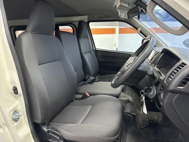 ハイエースバン ロングDX ブレーキサポート リアカメラ PW 運転席エアバッグ ナビテレビ 横滑り防止 整備点検記録簿 イモビ付 パワーステアリング エアコン ミュージックプレイヤー接続可 ABS ワンセグテレビ ETC付(10枚目)