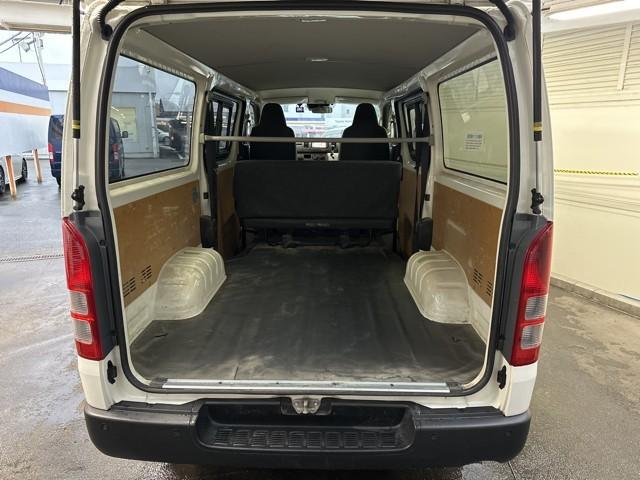 ハイエースバン ロングDX ブレーキサポート リアカメラ PW 運転席エアバッグ ナビテレビ 横滑り防止 整備点検記録簿 イモビ付 パワーステアリング エアコン ミュージックプレイヤー接続可 ABS ワンセグテレビ ETC付(12枚目)