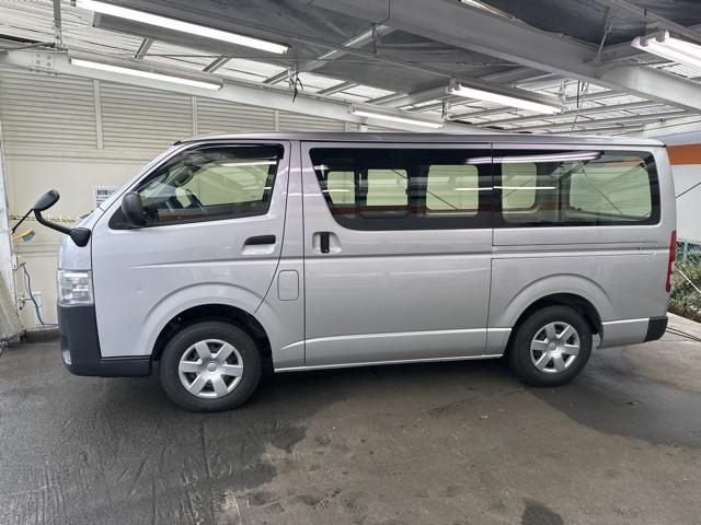 ハイエースバン ＤＸ　ドラレコ　ナビＴＶ　ワンセグＴＶ　横滑り防止　イモビ　４ＷＤ　バックカメラ　キーレス　運転席エアバッグ　ＥＴＣ　ミュージックプレイヤー接続可　メモリーナビ　パワーウインドウ　ＡＢＳ　エアコン　パワステ（5枚目）