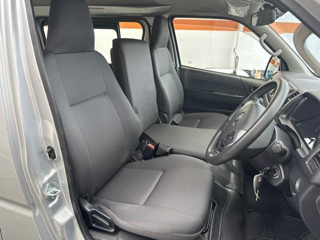 ハイエースバン ＤＸ　ドラレコ　ナビＴＶ　ワンセグＴＶ　横滑り防止　イモビ　４ＷＤ　バックカメラ　キーレス　運転席エアバッグ　ＥＴＣ　ミュージックプレイヤー接続可　メモリーナビ　パワーウインドウ　ＡＢＳ　エアコン　パワステ（10枚目）
