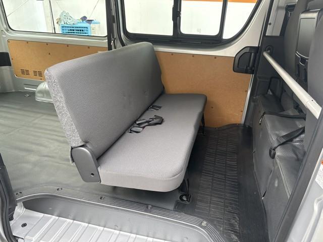 ハイエースバン ＤＸ　ドラレコ　ナビＴＶ　ワンセグＴＶ　横滑り防止　イモビ　４ＷＤ　バックカメラ　キーレス　運転席エアバッグ　ＥＴＣ　ミュージックプレイヤー接続可　メモリーナビ　パワーウインドウ　ＡＢＳ　エアコン　パワステ（11枚目）