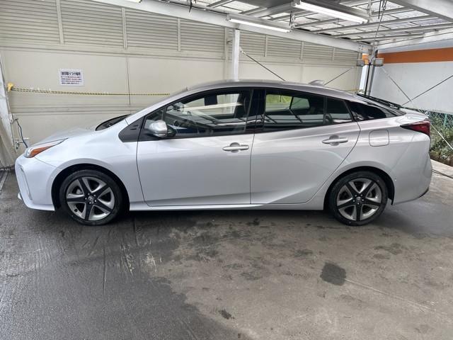 プリウス Aプレミアム ツーリングセレクション 横滑り防止機能 皮シート 運転席パワーシート エアコン パワーウィンドウ ナビ&TV アイドリングストップ LEDライト 盗難防止装置 スマートキー&プッシュスタート キーレス ETC アルミホイール(5枚目)