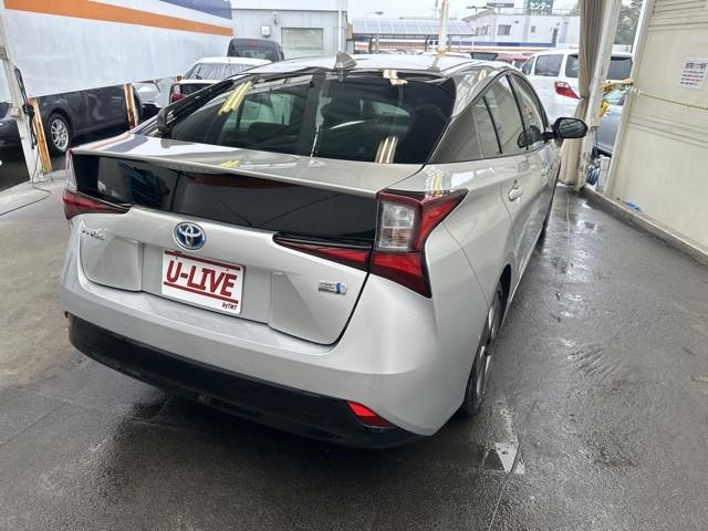 プリウス Aプレミアム ツーリングセレクション 横滑り防止機能 皮シート 運転席パワーシート エアコン パワーウィンドウ ナビ&TV アイドリングストップ LEDライト 盗難防止装置 スマートキー&プッシュスタート キーレス ETC アルミホイール(6枚目)