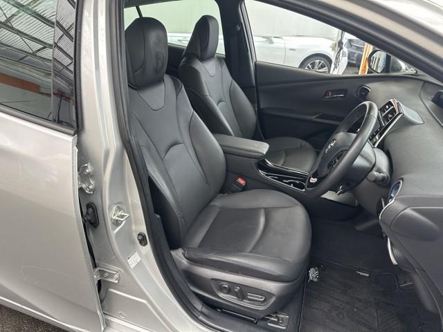 プリウス Aプレミアム ツーリングセレクション 横滑り防止機能 皮シート 運転席パワーシート エアコン パワーウィンドウ ナビ&TV アイドリングストップ LEDライト 盗難防止装置 スマートキー&プッシュスタート キーレス ETC アルミホイール(9枚目)