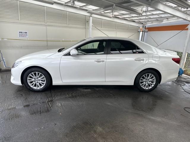 マークＸ ２５０Ｇ　Ｓパッケージ　地デジ　オートクルーズ　バックモニタ－　Ｐシート　横滑り防止機能　ナビ・ＴＶ　メモリナビ　パワーウィンドウ　オートエアコン　盗難防止システム　サイドエアバッグ　キーレス　パワーステアリング　ＥＴＣ（5枚目）