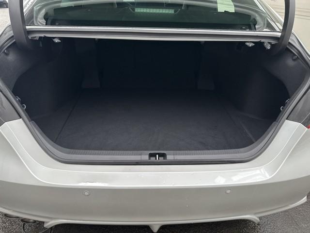 カムリ WSレザーパッケージ ワンオーナ 本革シ 地デジTV クルーズコントロール アルミホイール スマートキープッシュスタート ナビ・TV サイドカーテンエアバック ETC付き パワーシート DVD デュアルエアバッグ エアコン(11枚目)