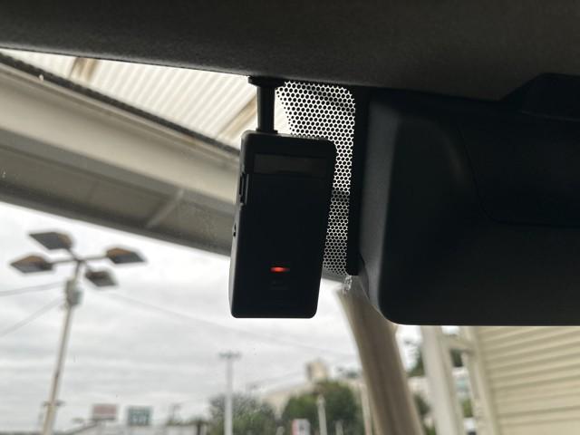 ハイエースバン ロングＤＸ　ブレーキサポート　リアカメラ　フルセグテレビ　ＤＶＤ　ＰＷ　運転席エアバッグ　ナビテレビ　横滑り防止　整備点検記録簿　イモビ付　パワーステアリング　エアコン　ミュージックプレイヤー接続可　ＡＢＳ（8枚目）
