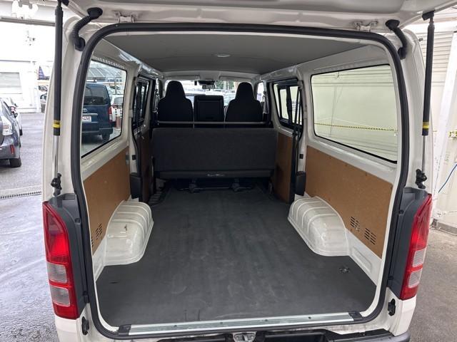 ハイエースバン ロングＤＸ　ブレーキサポート　リアカメラ　フルセグテレビ　ＤＶＤ　ＰＷ　運転席エアバッグ　ナビテレビ　横滑り防止　整備点検記録簿　イモビ付　パワーステアリング　エアコン　ミュージックプレイヤー接続可　ＡＢＳ（12枚目）