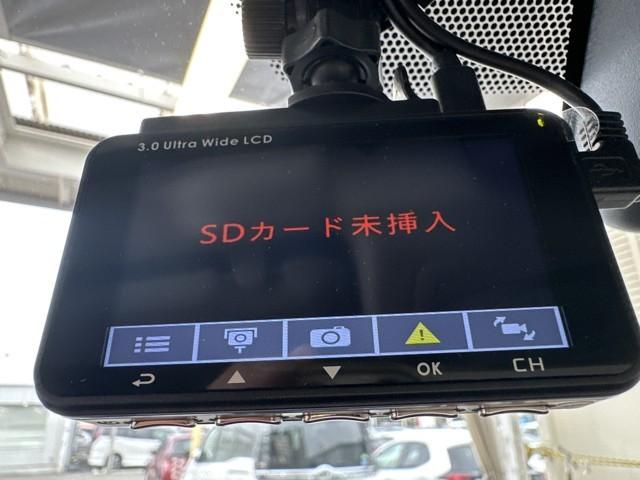 ＲＡＶ４ Ｇ　Ｚパッケージ　インテリジェントクリアランスソナー　パノラマルーフ　整備記録簿　ＡＷＤ　ＬＥＤライト　アルミホイル　オートクルーズ　横滑り防止装置　バックガイドモニター　盗難防止装置　デュアルエアバッグ　メモリナビ（8枚目）