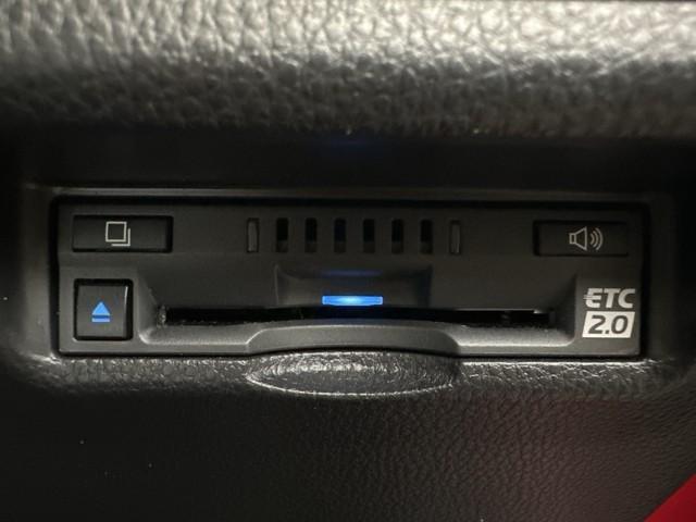 ＲＡＶ４ Ｇ　Ｚパッケージ　インテリジェントクリアランスソナー　パノラマルーフ　整備記録簿　ＡＷＤ　ＬＥＤライト　アルミホイル　オートクルーズ　横滑り防止装置　バックガイドモニター　盗難防止装置　デュアルエアバッグ　メモリナビ（9枚目）