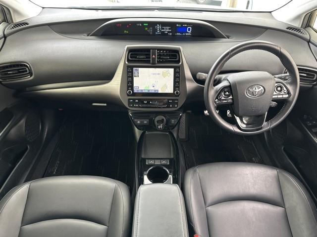 プリウス Sツーリングセレクション・ブラックエディション 衝突軽減システム 100V ドライブレコーダ バックガイドモニター ナビ&TV フルセグテレビ アイドリングストップ 横滑り防止 イモビ クルコン ETC装備 スマ-トキ- アルミホイール キーレス(7枚目)