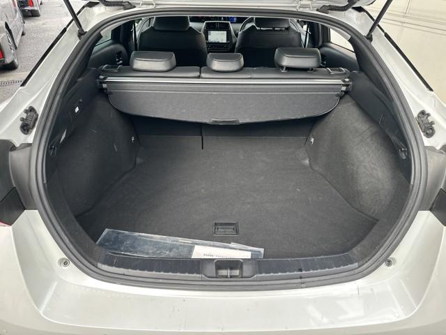 プリウス Sツーリングセレクション・ブラックエディション 衝突軽減システム 100V ドライブレコーダ バックガイドモニター ナビ&TV フルセグテレビ アイドリングストップ 横滑り防止 イモビ クルコン ETC装備 スマ-トキ- アルミホイール キーレス(12枚目)