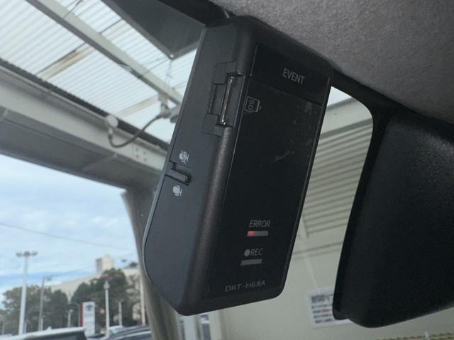 タンク カスタムＧ－Ｔ　スマキ－　アルミホイル　踏み間違い防止装置　両側電動ドア　ＬＥＤヘッドライト　１セグ　クルコン　リアカメラ　横滑り防止装置　ＥＴＣ　キーレス　ドライブレコーダー　ＴＶナビ　オートエアコン　エアバッグ（8枚目）