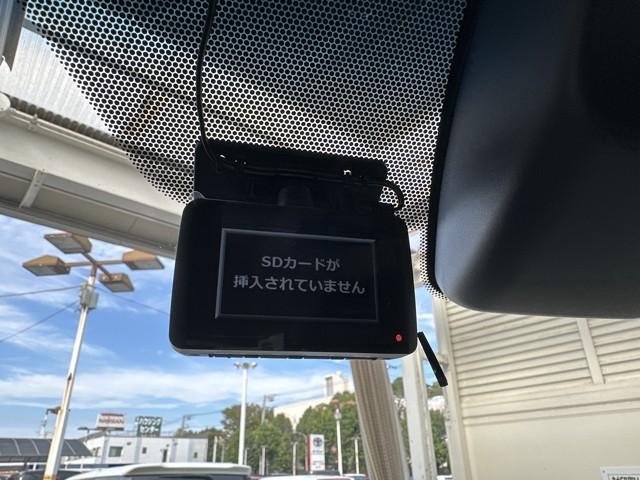 ドライブレコーダー装備してますよ。　思いでの記録や万が一の時の記録にも便利ですね。
