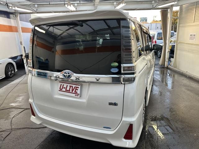 ヴォクシー ハイブリッドZS 煌 Wエアコン AW 衝突被害軽減 バックモニター アイドリングストップ 地デジ オートエアコン ワンオーナー車 ナビTV イモビライザー キーフリー 横滑り防止 3列シート ドライブレコーダー DVD(6枚目)