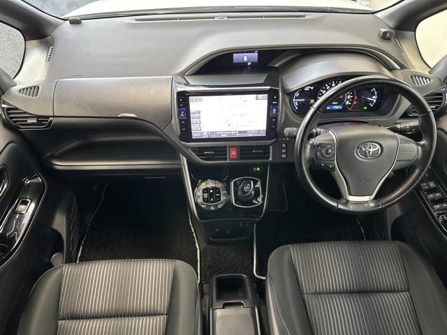 ヴォクシー ハイブリッドZS 煌 Wエアコン AW 衝突被害軽減 バックモニター アイドリングストップ 地デジ オートエアコン ワンオーナー車 ナビTV イモビライザー キーフリー 横滑り防止 3列シート ドライブレコーダー DVD(7枚目)