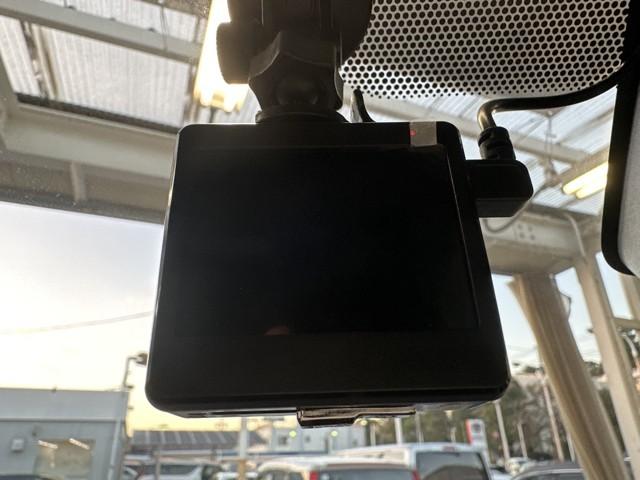 ヴォクシー ハイブリッドZS 煌 Wエアコン AW 衝突被害軽減 バックモニター アイドリングストップ 地デジ オートエアコン ワンオーナー車 ナビTV イモビライザー キーフリー 横滑り防止 3列シート ドライブレコーダー DVD(8枚目)