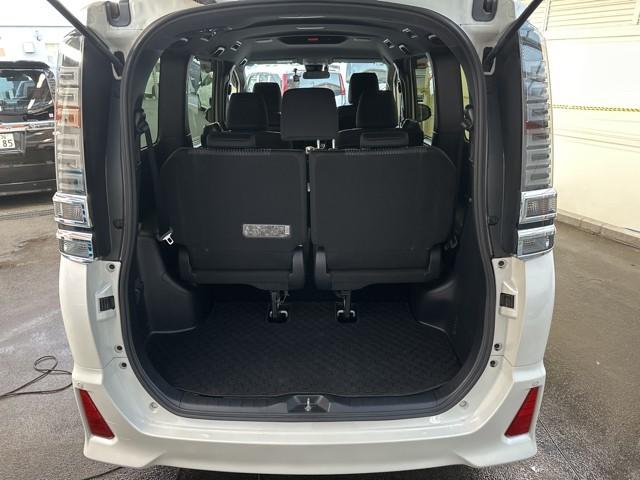 ヴォクシー ハイブリッドZS 煌 Wエアコン AW 衝突被害軽減 バックモニター アイドリングストップ 地デジ オートエアコン ワンオーナー車 ナビTV イモビライザー キーフリー 横滑り防止 3列シート ドライブレコーダー DVD(12枚目)