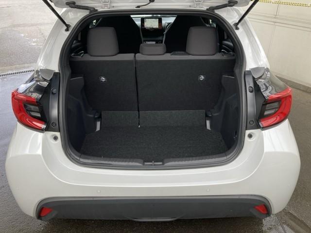 ヤリス ハイブリッドG LEDライト Iストップ サイドエアバッグ スマートキ ナビ Bモニター ドライブレコーダー ETC車載器 横滑り防止装置 クルコン セキュリティアラーム メディアプレイヤー接続 パワステ 点検記録簿(11枚目)