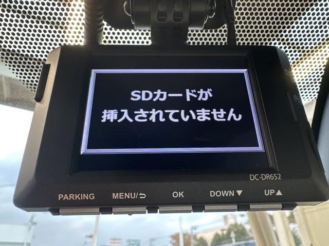 カローラツーリング ハイブリッド　ダブルバイビー　バックモニタ－　点検記録簿　１オーナー　ＬＥＤヘッド　横滑り防止装置　クルーズコントロール　ナビ　スマートキー　ＡＣ　ＡＷ　エアバッグ　ドラレコ　ＥＴＣ車載器　イモビライザー　ＡＢＳ　パワーウィンドウ（8枚目）