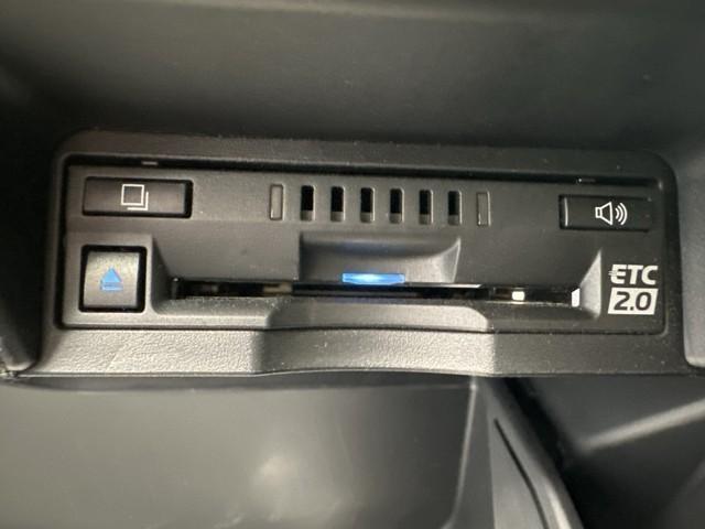 クラウンハイブリッド Ｓ　バックガイドモニター　メモリーナビゲーション　地デジＴＶ　ＥＴＣ車載器　電動シート　ＬＥＤヘッド　記録簿　イモビライザー　ドラレコ　アイドリングストップ　メディアプレイヤー接続　横滑り防止装置（9枚目）