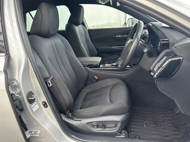 クラウンハイブリッド Ｓ　バックガイドモニター　メモリーナビゲーション　地デジＴＶ　ＥＴＣ車載器　電動シート　ＬＥＤヘッド　記録簿　イモビライザー　ドラレコ　アイドリングストップ　メディアプレイヤー接続　横滑り防止装置（10枚目）