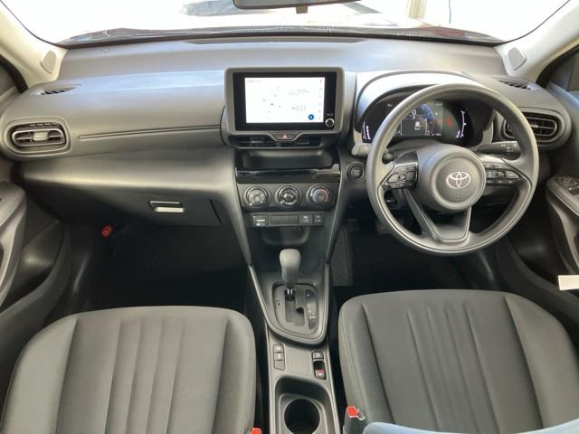 ヤリスクロス Ｘ　プリクラッシュセーフティシステム　横滑防止装置　エアコン　オートクルーズコントロール　盗難防止システム　キーレス　バックガイドモニター　パワーウインドウ　ミュージックプレイヤー接続可　Ｗエアバッグ（7枚目）