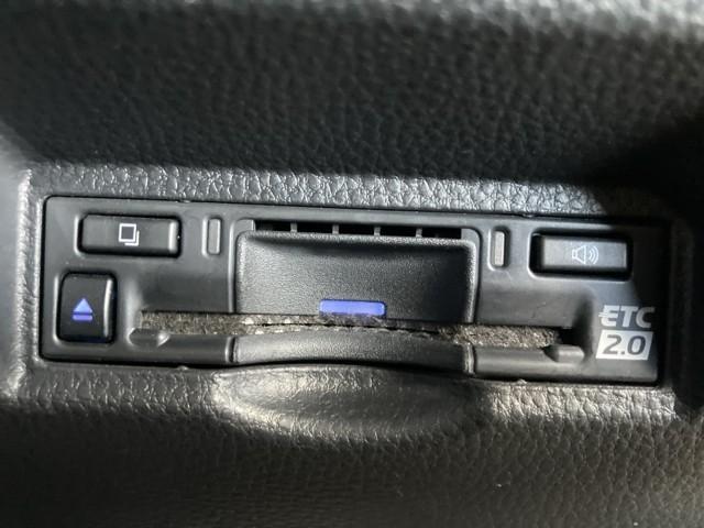 ノア Ｓ－Ｚ　アルミホイール　デュアルエアコン　クルーズコントロール　記録簿　盗難防止装置　ＬＥＤライト　両側自動ドア　メモリーナビ　キーレス　横滑り防止　ナビＴＶ　ワンオーナー　三列シート　ＤＶＤ再生　エアコン（9枚目）