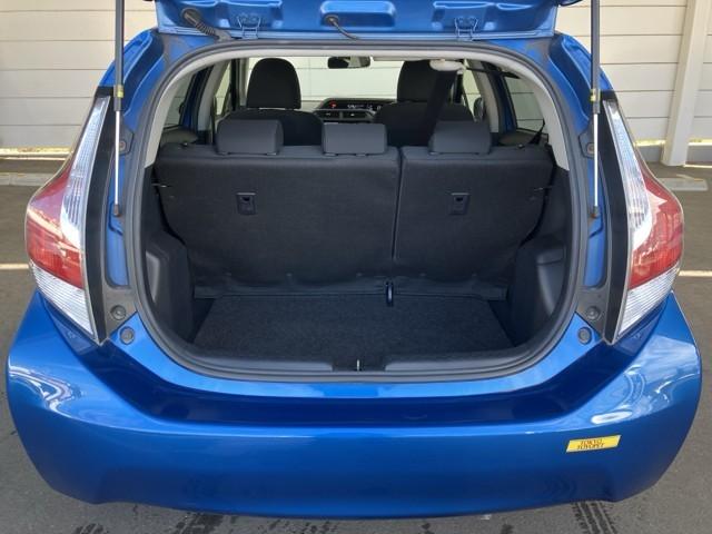 アクア Ｓ　スマートキープッシュスタート　キーレスエントリ　フルセグ地デジ　イモビ　ナビ＆ＴＶ　オートエアコン　デュアルエアバック　ＥＳＣ　パワーウィンドウ　ＡＵＸ端子　ＤＶＤ再生可能　ＳＲＳ　パワーステアリング（10枚目）